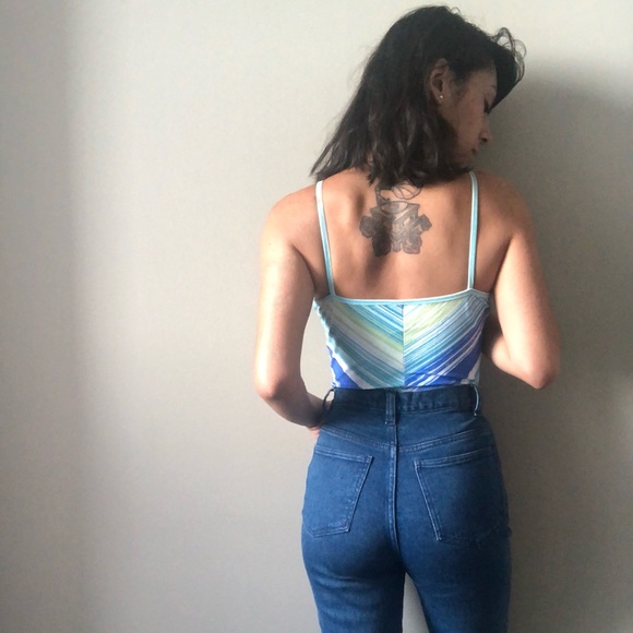 Via Moda Keyhole Cutout Tank - Picture 2 of 5